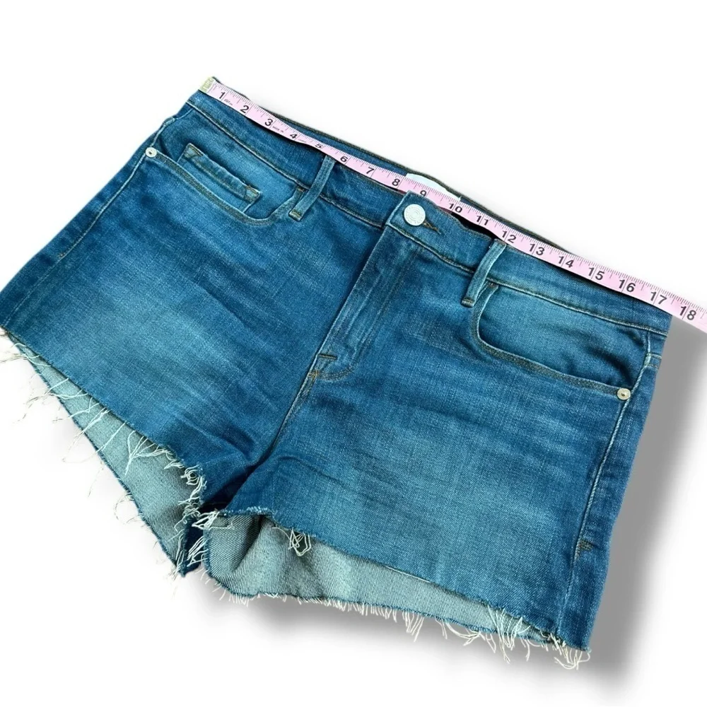 Frame Denim Le Cutoff Frayed Hem Shorts in Clintwood | Women’s Size 32